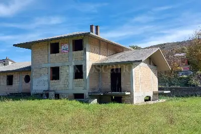 Casa Indipendente in vendita, Via Santa Barbara, Capistrello