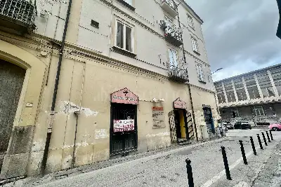 Negozio in vendita, Via Fratelli Giovanni e Giulio Pagano, Caserta