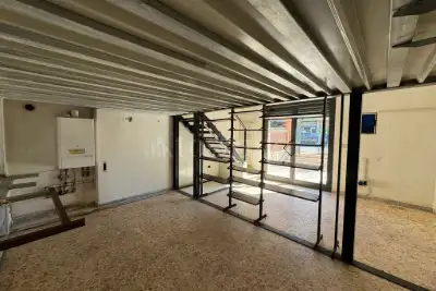 Negozio in vendita, Viale dei Promontori, Roma