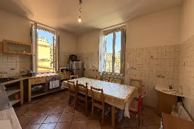 Palazzo in vendita, Via Casalmonferrato, Roma