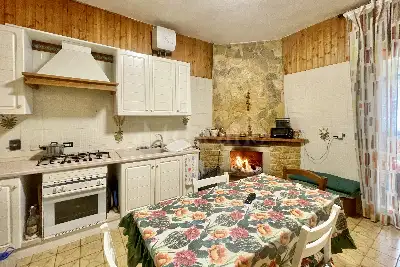 Villa in vendita, Via Giacomo Leopardi, Nepi