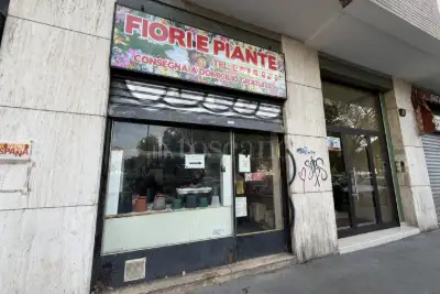Negozio in vendita, Largo Brasilia, Milano