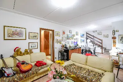 Villa in vendita, Via Volontari della Libertà, Erba