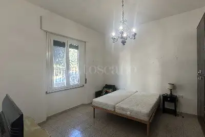 Villino a Schiera in vendita, Via Edmondo de Amicis, Prato