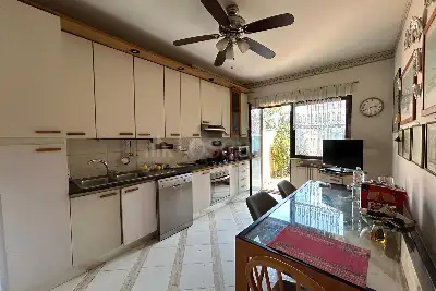 Villa in vendita, Via Mezzocorona, Roma