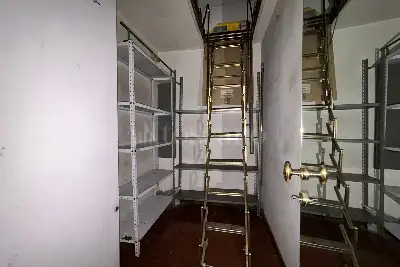 Negozio in vendita, Via Fonteiana, Roma