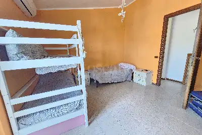 Villino a Schiera in vendita, Via Lago di Como, Pomezia