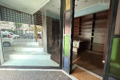 Negozio in vendita, Via Fonteiana, Roma