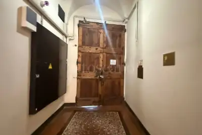 Casa in vendita, Via Castiglione, Bologna