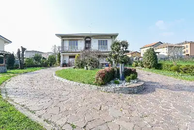 Casa in vendita, Via Benvenuto Cellini, Cantù