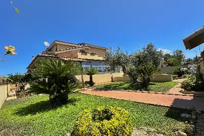 Villa in vendita, Via Dei Glicini , Ladispoli
