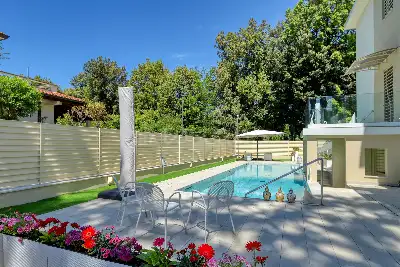 Villa in vendita, Via Luigi Pirandello, Camaiore