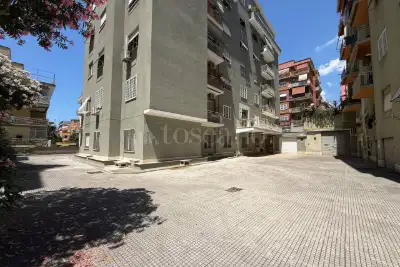Casa in vendita, Via Edoardo Jenner, Roma