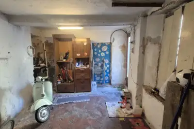Cantina in vendita, Via Montello, Cantù