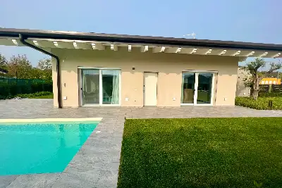 Villa in vendita, Via Montebello, Lonato del Garda