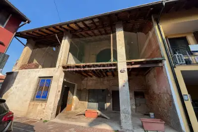 Magazzino in vendita, Via San Giorgio, Fenegrò