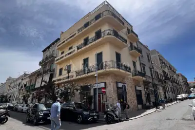 Negozio in affitto, Via Miraglia, Reggio di Calabria