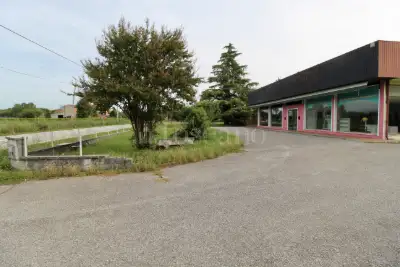 Negozio in vendita, Via Costantini, Fiume Veneto