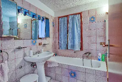 Casa Indipendente in vendita, Via Gaggio, Marchirolo