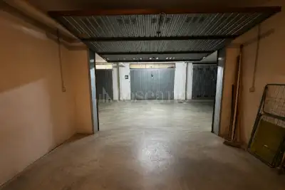 Box in vendita, Viale Alfredo Zambrini, Roma