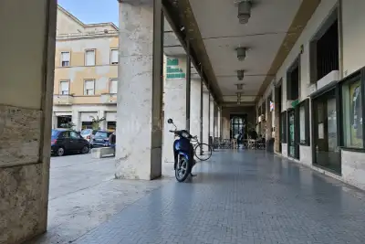 Negozio in vendita, Piazza della Libertà, Latina