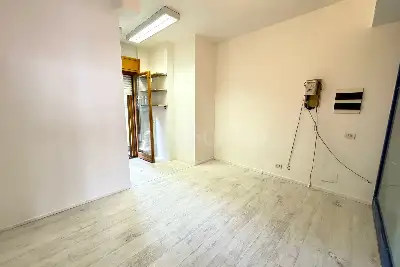 Negozio in vendita, Via Raffaele Conforti, Roma