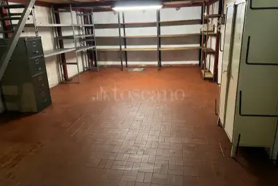 Box in vendita, Via degli Estensi, Roma