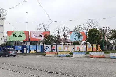 Casa in vendita, Via Varesina, Milano