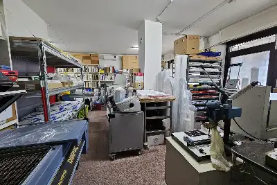 Negozio in vendita, Latina V.le Le Corbusier 175, Latina