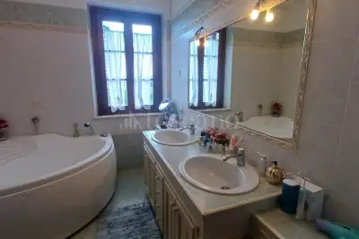 Villa in vendita, Strada del Lucherino, Siena
