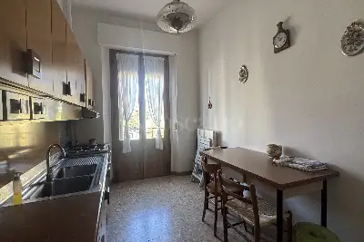 Villino a Schiera in vendita, Via Edmondo de Amicis, Prato