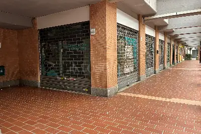 Negozio in vendita, Via Lucio Lombardo Radice, Roma