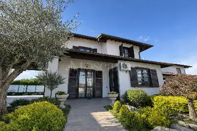 Villa in vendita, Via Gaetano Casati, Besana in Brianza