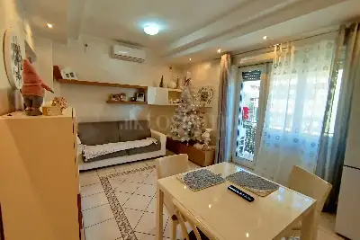 Casa in vendita, Via Montello, Aprilia