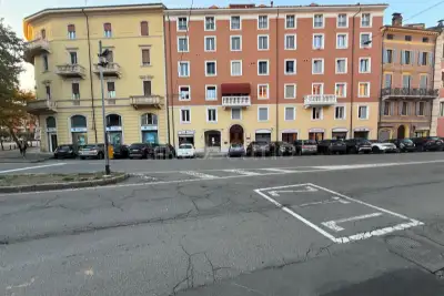 Box in vendita, Corso Canalchiaro, Modena