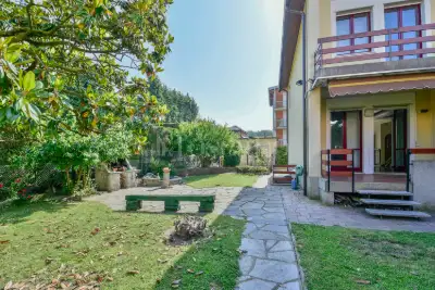 Villa Bifamiliare in vendita, Via Timavo, Como
