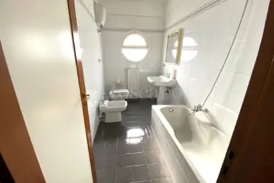 Box in vendita, Via San Lioce, Bari