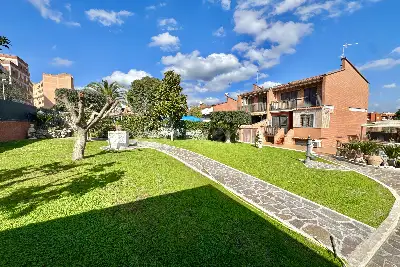 Villa Bifamiliare in vendita, Via Camillo Mastrocinque, Roma