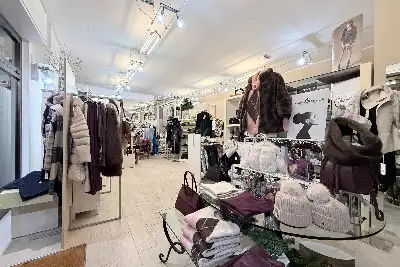 Negozio in vendita, Via Fratelli Fraschini n. 2, Milano