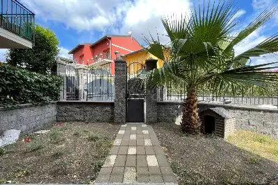 Villino a Schiera in vendita, Via Currolo, Catania