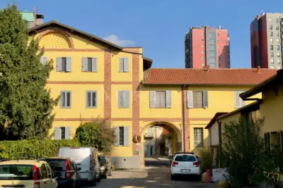 Casa in vendita, Via Bovisasca, Milano
