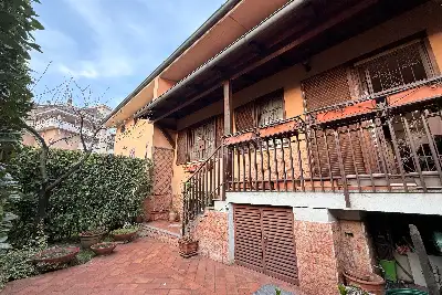 Villino a Schiera in vendita, Largo Rovedine, Opera