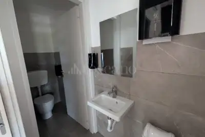 Negozio in vendita, Viale Gianluigi Bonelli, Roma