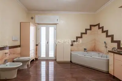 Ufficio in affitto, Via Alessandro Manzoni, Bari