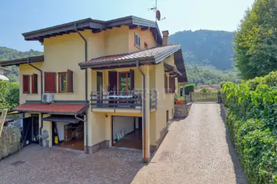 Villa for sale, Via Luigi Pirandello, Besano