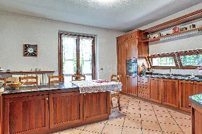 Villa in vendita, Via Ferruccio Pellini, Marchirolo