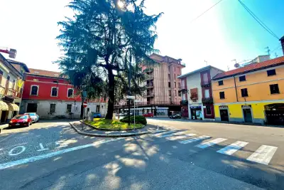 Negozio in affitto, Piazza Cristoforo Colombo, Busto Arsizio