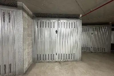 Box in vendita, Viale Certosa, Milano