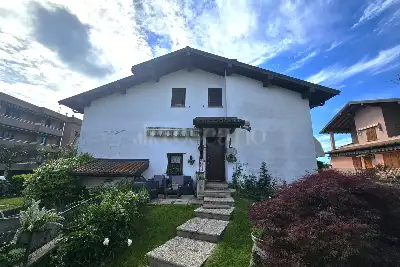 Villa in vendita, Via A. Volta, Solbiate con Cagno