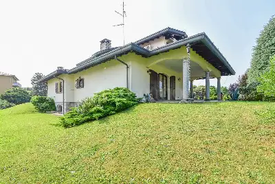 Villa in vendita, Via Edmondo De Amicis, Fino Mornasco